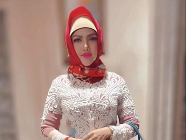 img-title 7 Gaya Hijab Barbie Kumalasari yang Tuai Hujatan hingga Disebut Norak