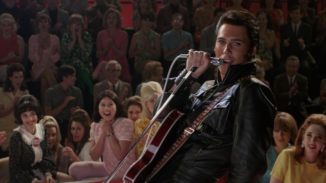 Austin Butler merasa utang budi kepada Vanessa Hudgens karena pernah mendorongnya untuk memerankan sosok Elvis Presley.
