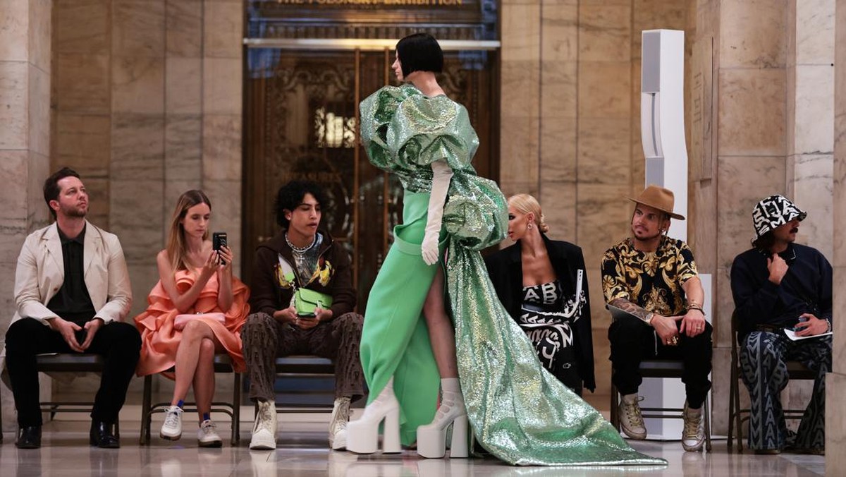 FOTO: Kala Gigi dan Bella Hadid 'Nyaris Botak' di Show Marc Jacobs