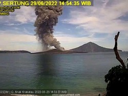 Gunung Anak Krakatau Erupsi Lagi, Semburan Abu Vulkanik Capai 2 Km