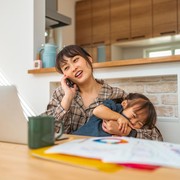 Kamu Masih WFH Tapi Ada Anak di Rumah yang Ingin Menempel Terus denganmu? Ini Saran dari Psikolog