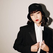 Inspirasi Tampil Simpel dan Stylish dengan Outer ala Isyana Sarasvati