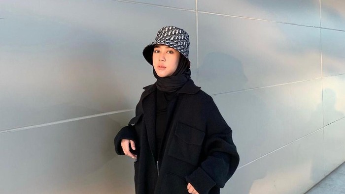 Intip OOTD Hijab Cewek Mamba ala Intan Khasanah