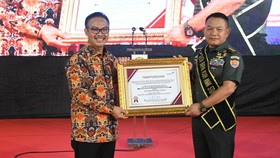 img-title BKKBN Angkat KSAD Dudung Jadi Duta Bapak Asuh Anak Stunting Indonesia