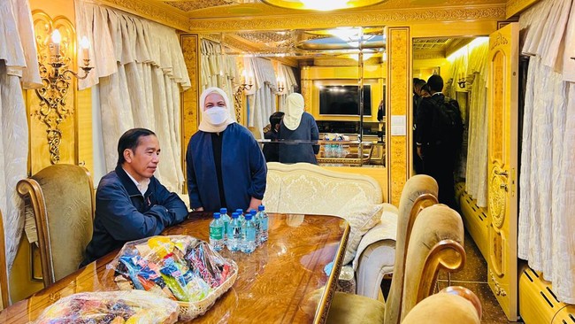 Jokowi dan rombongan tengah dalam perjalanan menuju Ukraina dengan harapan bisa mendorong dialog damai antara Kyiv dengan Rusia.