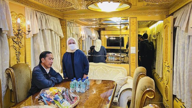 FOTO: Momen Jokowi Naik Kereta Menuju Misi Damai Ukraina