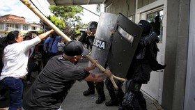 Pemberontak Kolombia 'Menggila', Ribuan Orang Terjebak di Rumah
