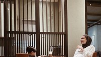 <p>Keduanya juga kerap menghabiskan waktu bersama anak pertama mereka. Kita doakan semoga Isel sehat dan lancar sampai masa bersalin, ya Bunda (Foto: Instagram @miqdadsy)</p>