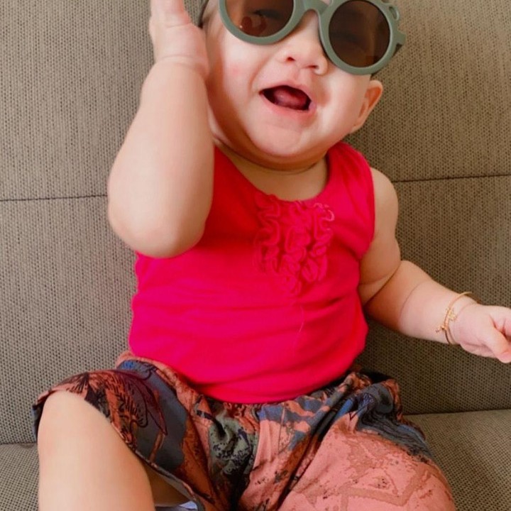 <p>Kehadiran Gendhis melengkapi keluarga kecil Nella Kharisma dan Dory Harsa. Lihat saja gaya Gendhis di foto ini, menggemaskan ya, Bunda? (Foto: Instagram @gendhismadaharsa)</p>