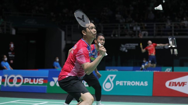 Hendra Setiawan merayakan hari ulang tahun dengan meraih kemenangan di babak 16 besar Kejuaraan Dunia 2022.