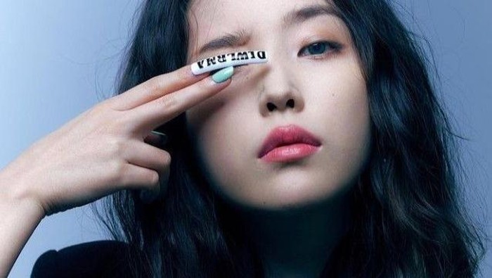 7 Inspirasi Nail Art ala IU, dari yang Simpel hingga Adorable 7 Inspirasi Nail Art ala IU, dari yang Simpel hingga Adorable