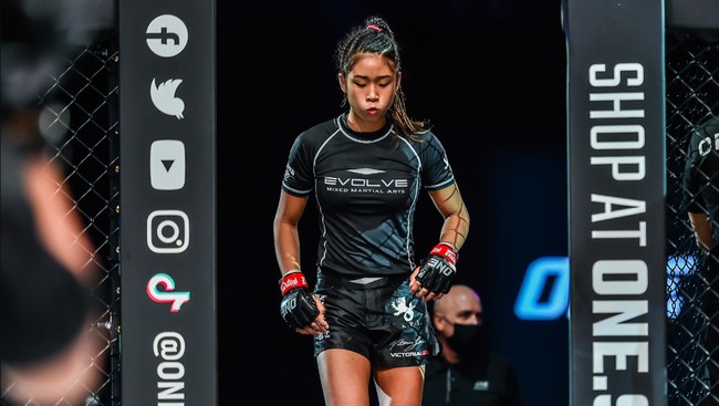 Victoria Lee mengaku berhasrat mengikuti jejak kedua kakaknya, Angela dan Christian Lee yang populer di kancah global MMA.