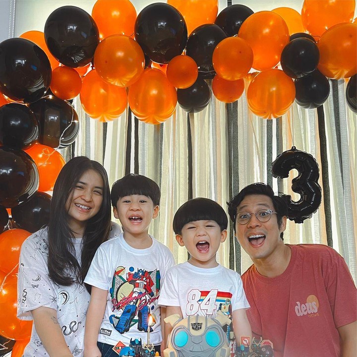 <p>Pada tanggal 15 Maret lalu, Iago baru saja merayakan ulang tahun yang ketiga. Kemudian disusul dengan Iori 10 hari berikutnya. (Foto: Instagram @putrititian)</p>