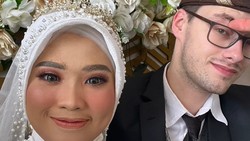 Heboh Wanita Lombok Dinikahi Suami Bule Setelah Ketemu Pertama Kali