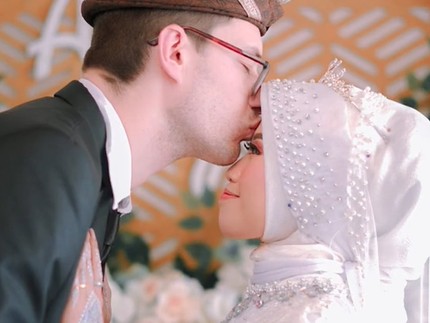 Baru Bertemu Sehari Langsung Nikah, Wanita Lombok Jatuh Hati dengan Bule Inggris Karena Ini
