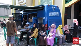 FOTO: Warga Jakarta Mulai Ubah KTP Imbas Perubahan Nama Jalan