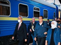 Momen Jokowi-Iriana Berangkat ke Ukraina Naik Kereta Malam