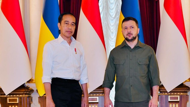 Kementerian Luar Negeri Indonesia membeberkan pencapaian Presiden Joko Widodo terkait kunjungan dia ke Ukraina dan Rusia pekan ini.