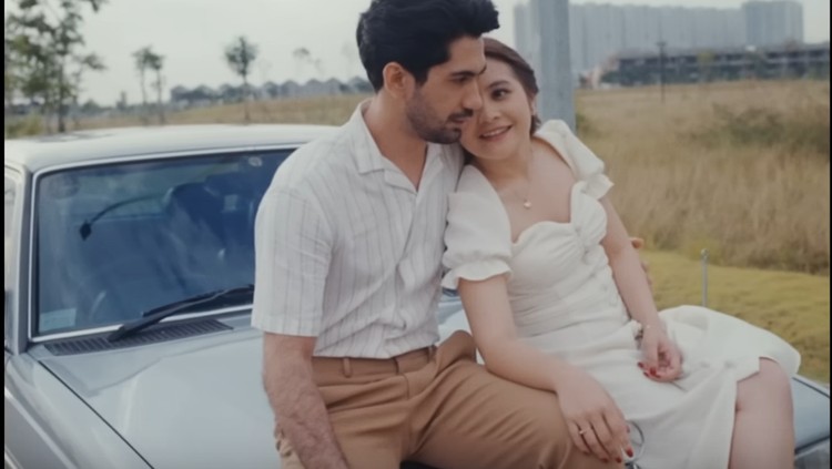 Prilly Latuconsina dan Reza Rahadian