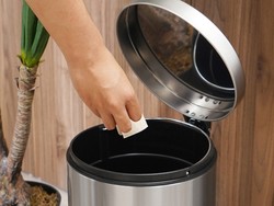 5 Tips Pilih Tempat Sampah untuk Ruangan Rumah biar Nyaman & Estetik