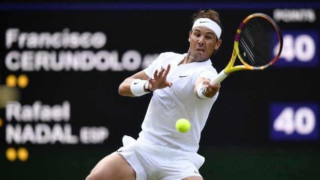 Bintang tenis putra, Rafael Nadal, dan petenis tunggal putri nomor satu dunia, Iga Swiatek, memenangi pertandingan babak pertama Wimbledon.