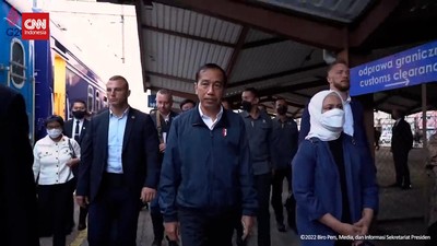 VIDEO: Momen Jokowi Naik Kereta Luar Biasa ke Ukraina