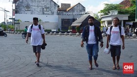 Cerita Warga Lereng Semeru Jalan Kaki Temui Jokowi demi Tolak Tanggul