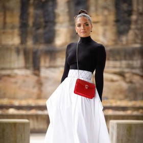 Inspirasi Gaya untuk si Kalem Libra, dari Office Look hingga Kencan!