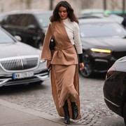 Ide Gaya Busana ke Kantor yang Minimalis dan Elegan