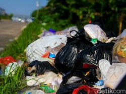 8 Orang Kena OTT Buang Sampah Sembarangan di Jaksel, Didenda Rp 500 Ribu