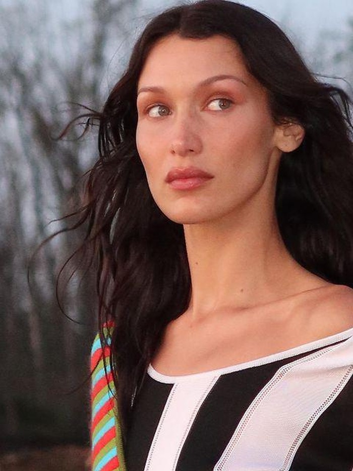 Lanjut di posisi 3, ada Bella Hadid dengan skor 94.35%. Sebelumnya, adik dari Gigi Hadid ini menduduki posisi pertama lho, Beauties./Foto: Instagram @bellahadid
