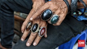 FOTO: Bisnis Batu Akik di 'Mal Brigif' Mulai Menjanjikan