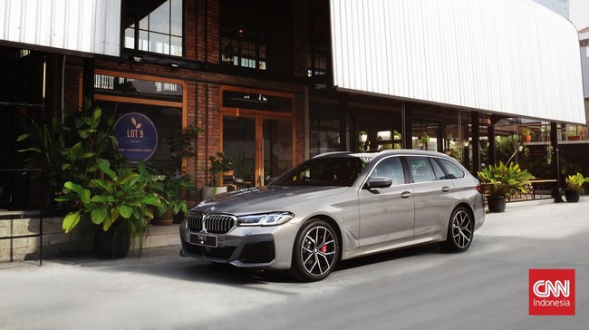 BMW 5 Touring M Sport dilengkapi TwinPower Turbo 4-cylinder double VANOS, yang menghasilkan output maksimum 252 hp dengan torsi puncak 350 Nm.