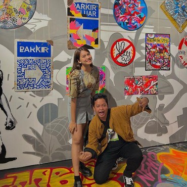 7 Potret Dustin Tiffani Go Public Pacar Baru, Paras Cantik Jadi Sorotan