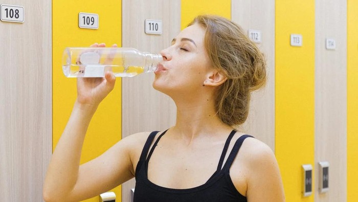 4 Kebiasaan Minum yang Bikin Kamu Kelihatan Lebih Awet Muda, Sudah Pernah Coba?