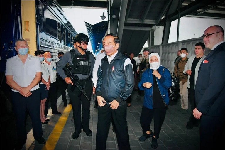 Gaya hijab Iriana.