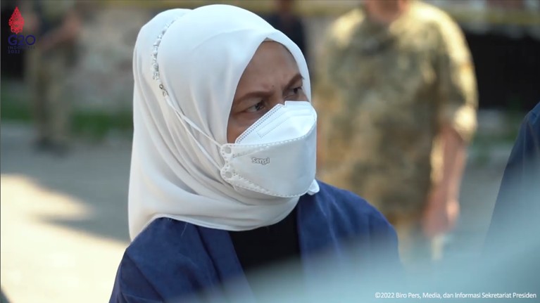 Gaya hijab Iriana. Gaya hijab Iriana.