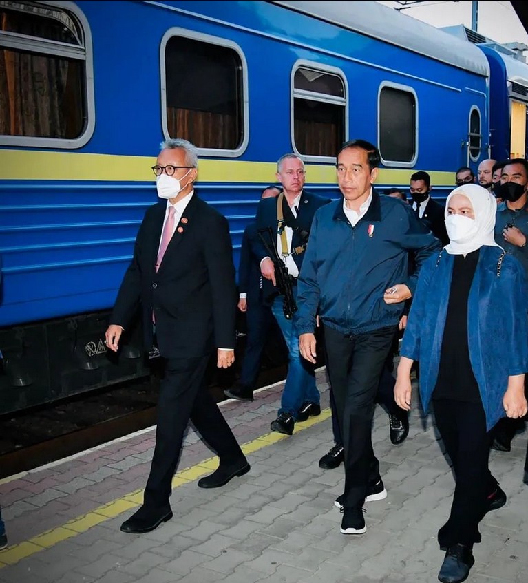 Gaya hijab Iriana. Gaya hijab Iriana.