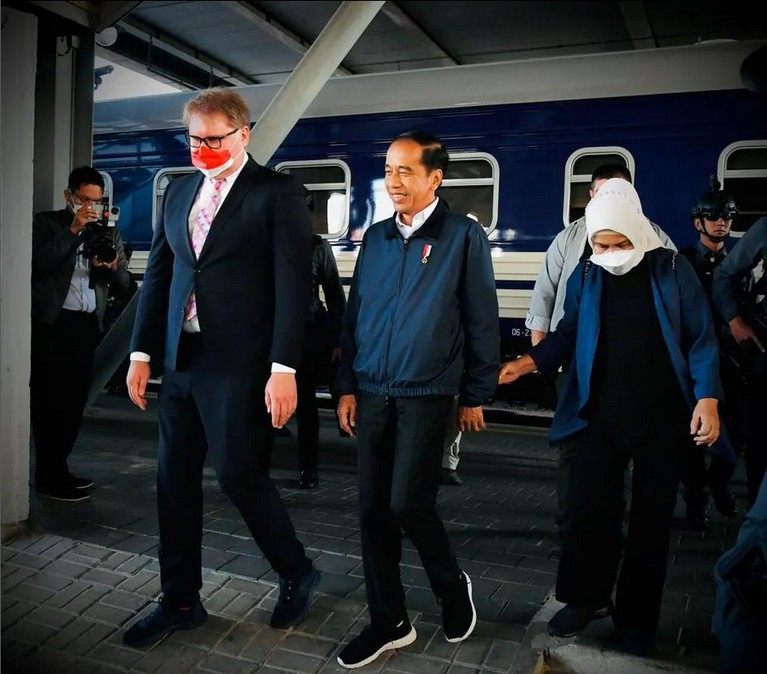 Gaya hijab Iriana.
