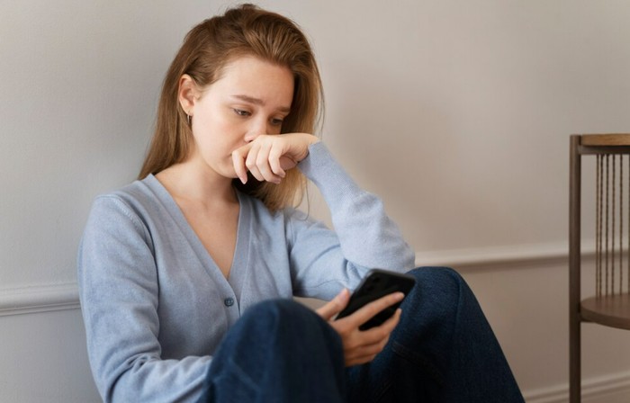 Menurut sebuah studi dari Journal of Economic Behavior and Organization, orang cerdas umumnya memiliki daya saing yang cukup tinggi. Tapi sifat ini bisa membuat mereka sering membandingkan diri sendiri dengan orang lain.