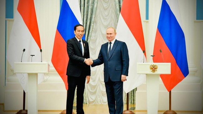 Presiden Rusia Vladimir Putin mengaku bahagia dikunjungi Presiden Joko Widodo di Moskow, Rusia, Kamis (30/6).