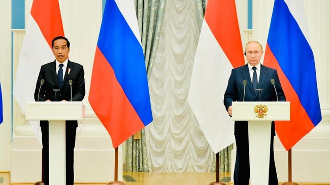 Presiden RI, Joko Widodo, dan Presiden Rusia, Vladimir Putin, menyampaikan sejumlah isu dalam pidato pertemuan mereka di Moskow, Kamis (30/6) waktu setempat.