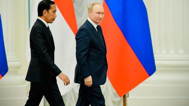 5 Poin Penting Putin ke Jokowi saat Temu di Kremlin Moskow Presiden Putin berpidato panjang lebar saat jamu Jokowi di Istana Kremlin mulai dari relasi Rusia-RI hingga rencana investasi di IKN.