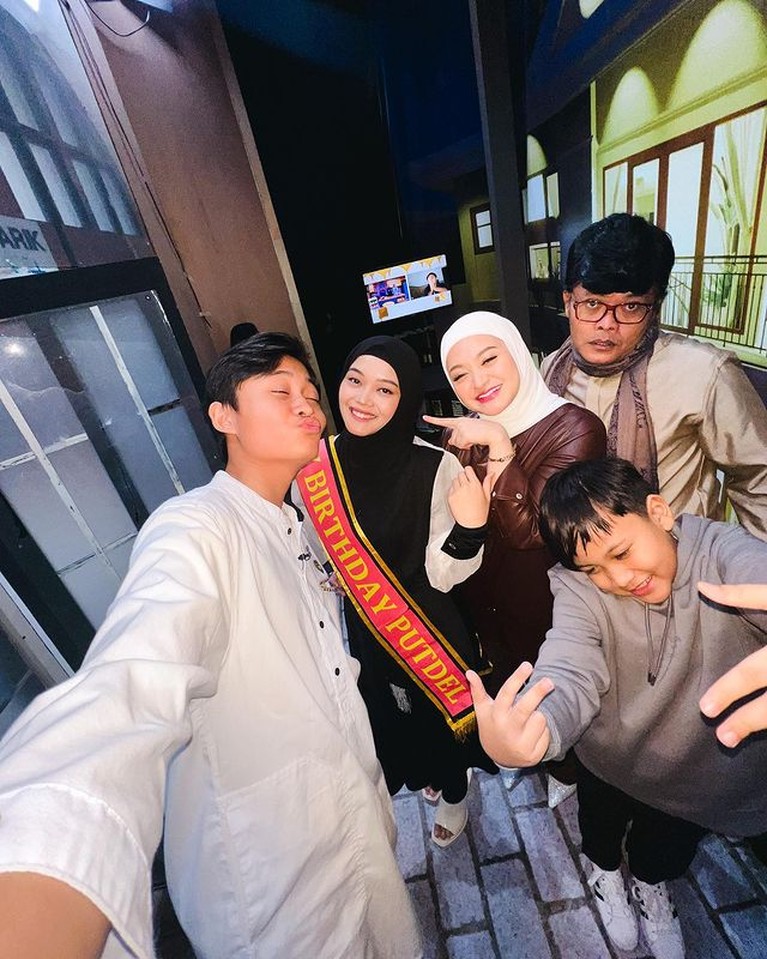Keluarga Sule dan Nathalie Holscher Keluarga Sule dan Nathalie Holscher