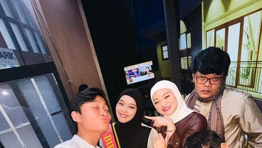 img-title Momen Hangat Rizwan Fadilah Anak Sule Cium Nathalie Holscher Kembali Viral