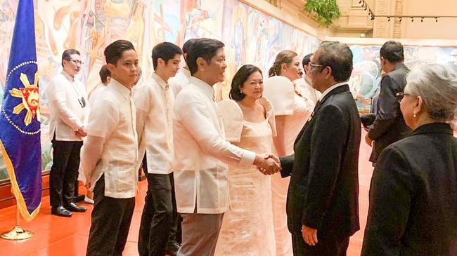 Menko Polhukam, Mahfud MD menghadiri pelantikan presiden Filipina putra eks diktator, Ferdinand Marcos Jr di Museum Nasional Manila pada Kamis (30/6).