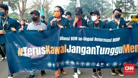 Ratusan Mahasiswa Bandung Geruduk DPRD Jabar, Tolak RKUHP