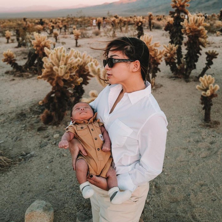 <p>Menjadi Bunda baru tak membuat Nikita lantas mengabaikan penampilannya. Ini potretnya saat berlibur di Joshua Tree National Park. "Habis lahirin <em>body y</em> pun masih <em>goals</em>. Idaman para wanita seluruh Indonesia," komentar akun @lumba******. (Foto: Instagram @indpriw)</p>