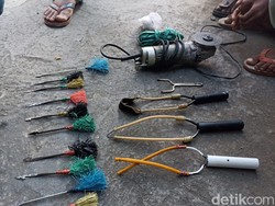 Satpol PP Amankan Bocah Penjual Manisan Bawa Busur di CPI Makassar