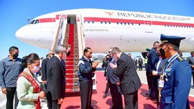 FOTO: Jokowi Tiba di Rusia, Siap Jajaki Misi Damai Temui Putin